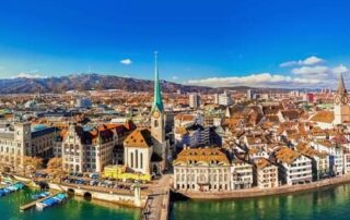 Landschaft mit der Stadt Zürich