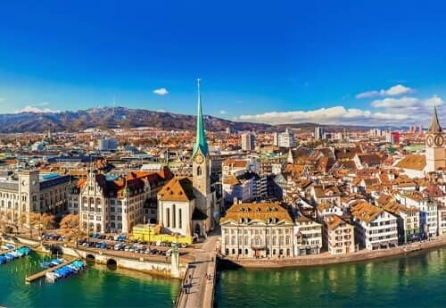 Landschaft mit der Stadt Zürich